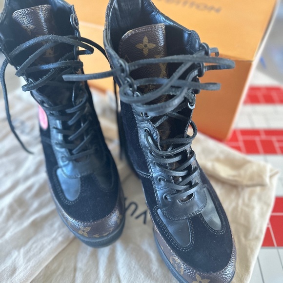 Laureate Platform Desert Boot - Picture 2 of 8